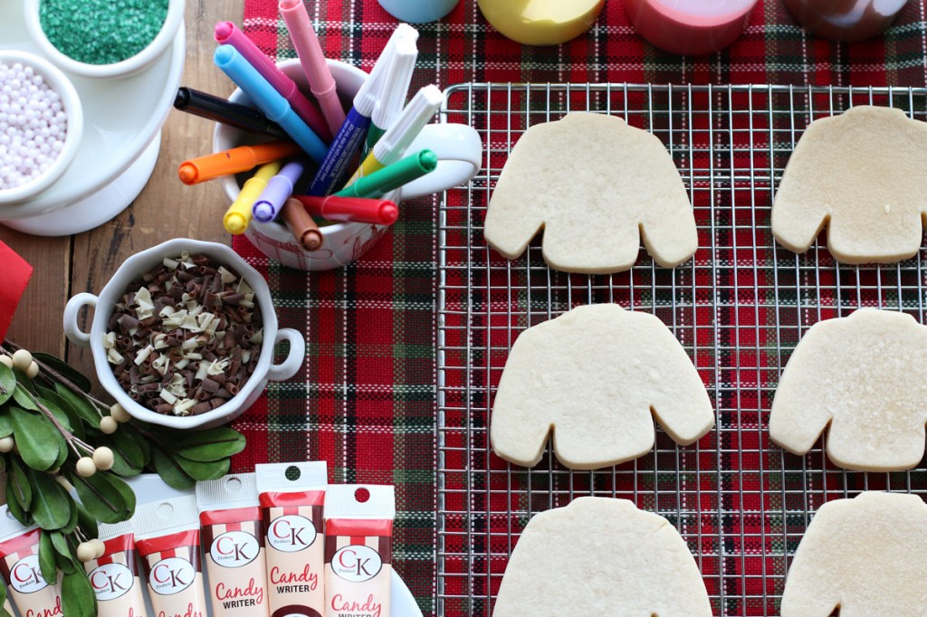 How to throw an ugly sweater cookie decorating party this holiday season!