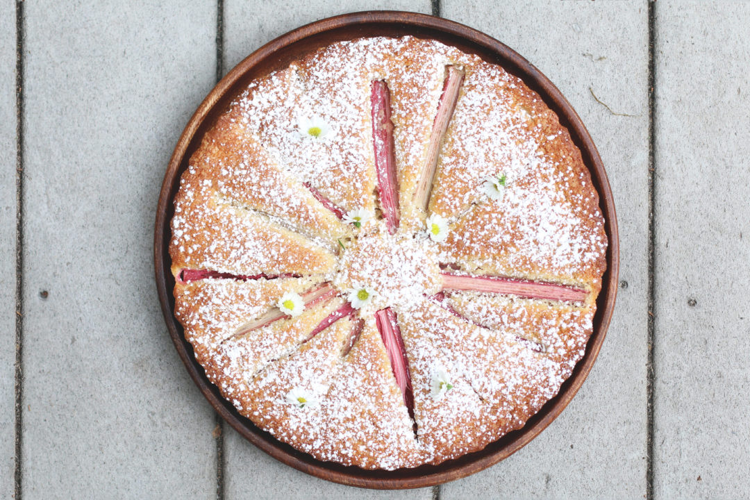 Easy Rhubarb Cake Recipe