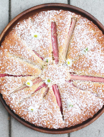 Easy Rhubarb Cake Recipe