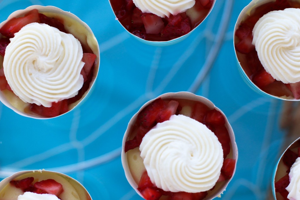 No-Bake Strawberry Topped Cheesecake Cups
