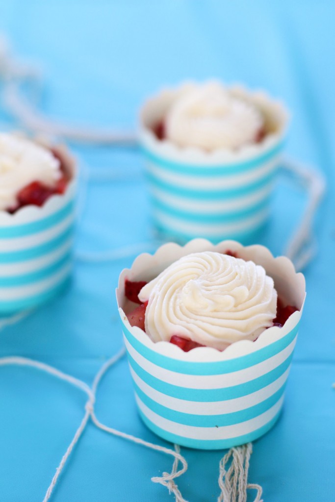 No-Bake Strawberry Topped Cheesecake Cups