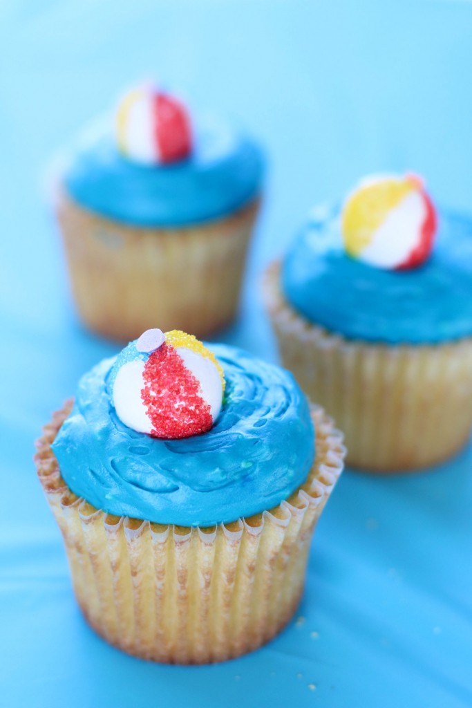 DIY Beach Ball Cupcake Toppers