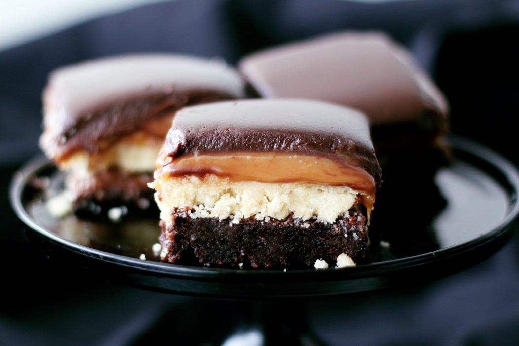 Caramel-Shortbread-Brownies--