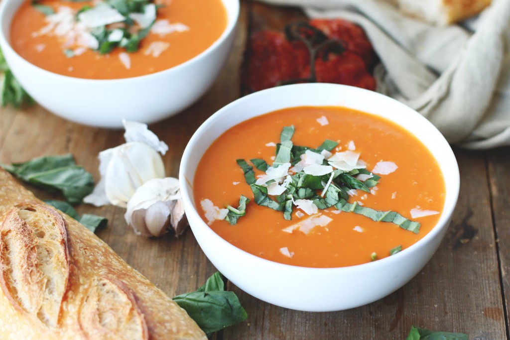 Roasted-Tomato-and-Garlic-Soup--------