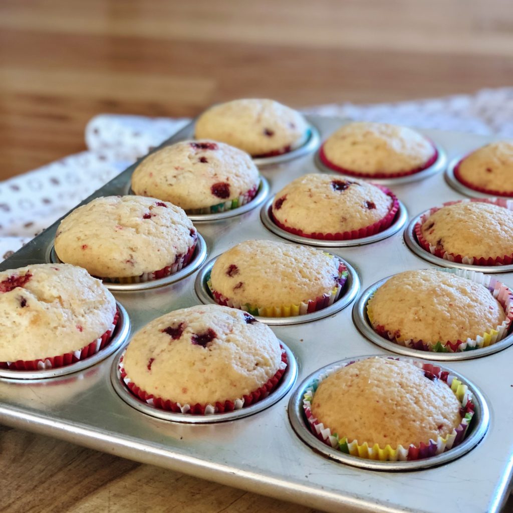 Scoop With Silicone Plunger Measures Equal Cupcakes or Muffins, One-Touch  Sliding Button Dispenses Batter, Dishwasher-Safe & BPA