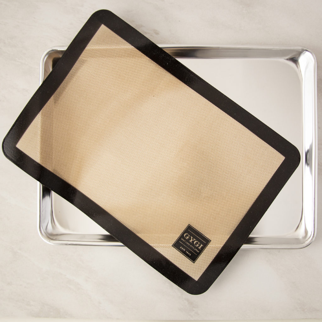 Parchment Paper vs. Silicone Pan Liner - Which is Best? — Orson Gygi Blog