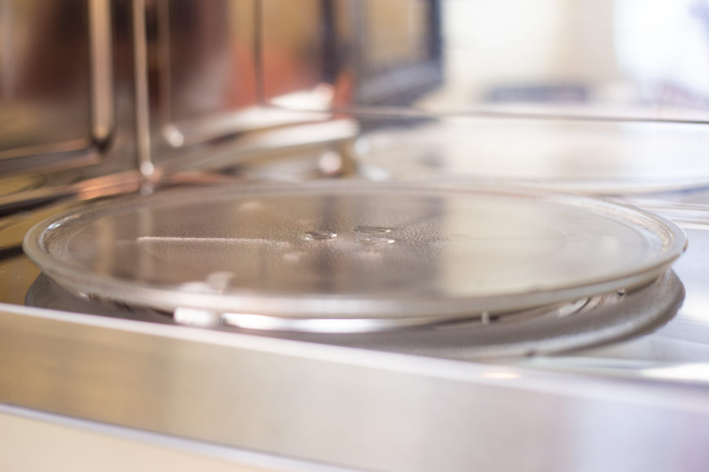 Clean microwave glass tray