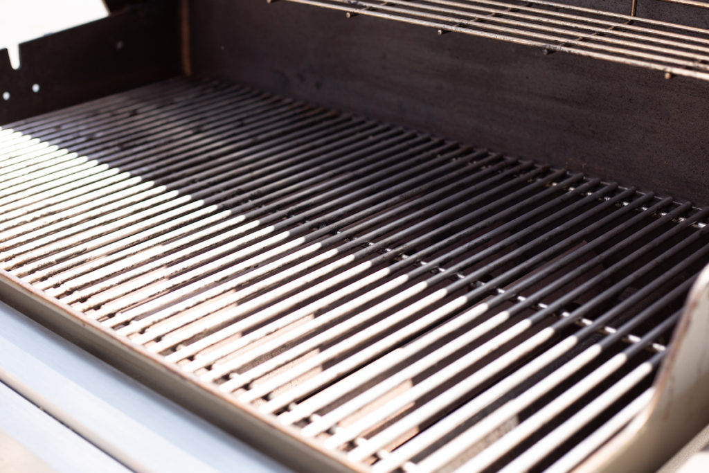 The stainless steel grill grates are clean and shiny. 