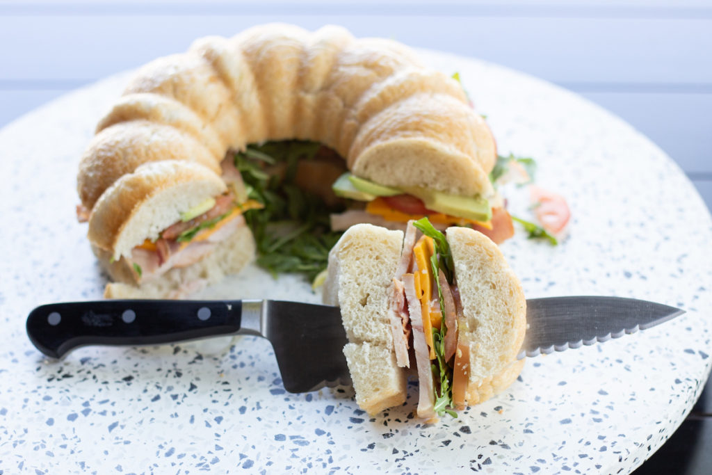 Sandwich slice and offset deli knife