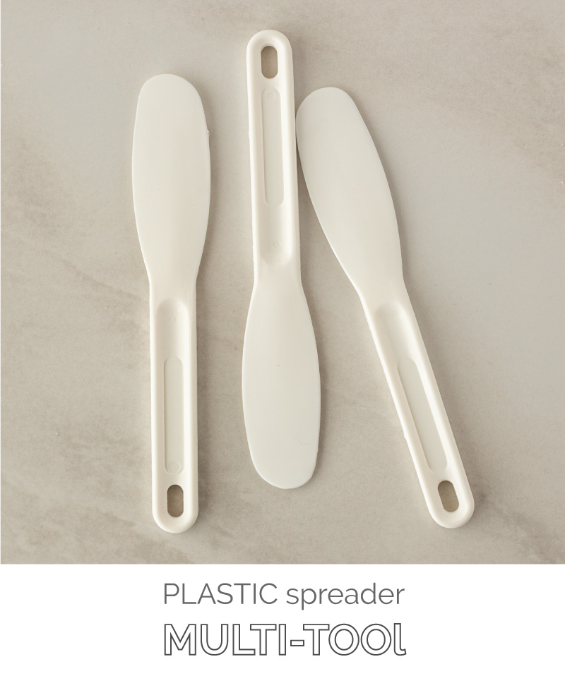 Plastic spreader for cleaning the kitchen 